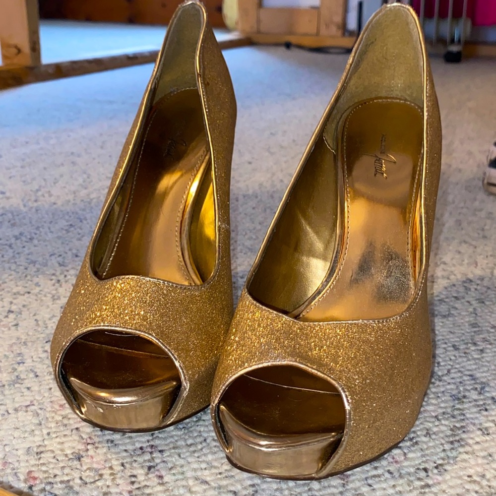 Gold Jacqueline Ferrar Hells!